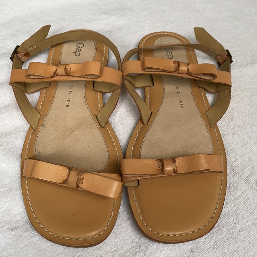 NWOT GAP Genuine leather Sandals